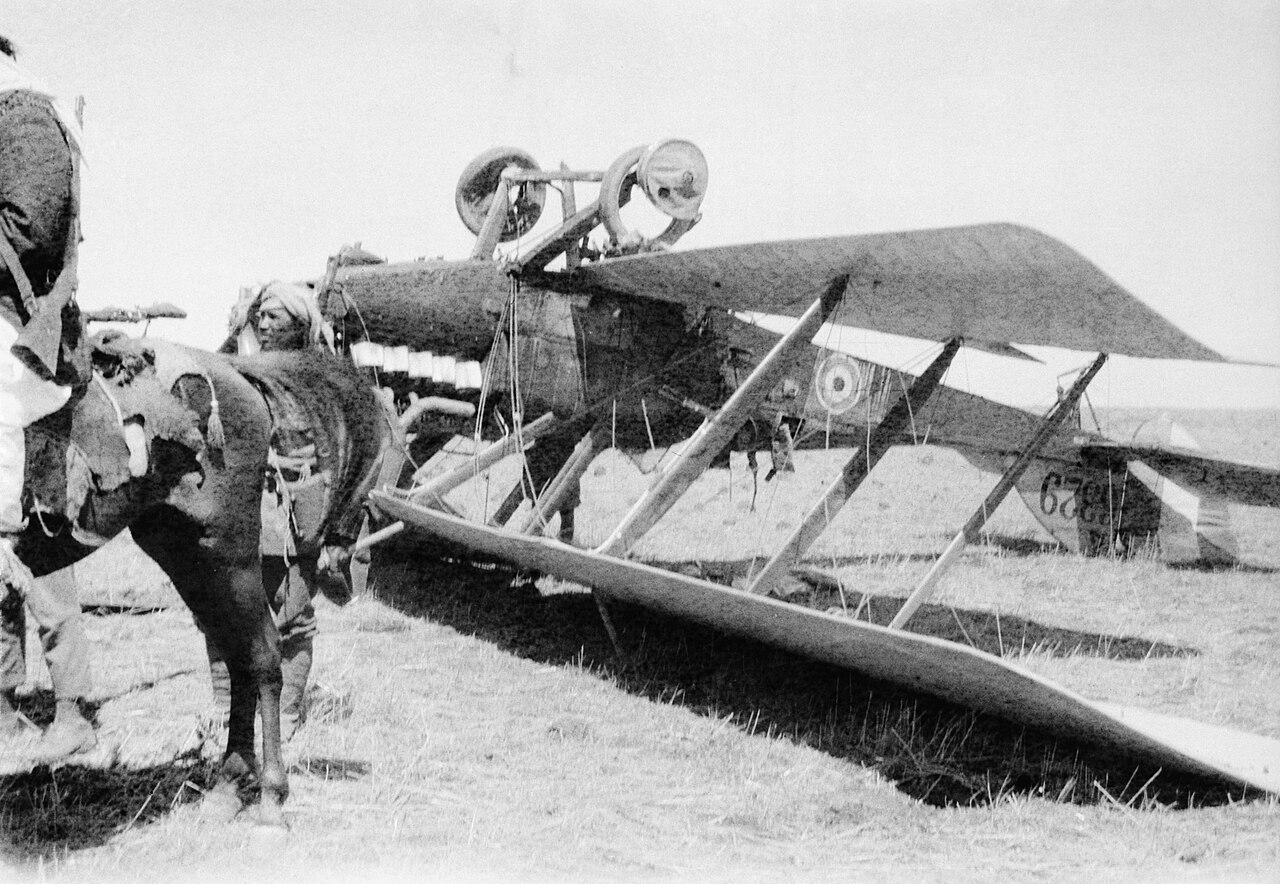 حطام طائرة الملازم Junor بعد تحطمها خلال عملية تدمير سكة اليرموك سبتمبر 1918